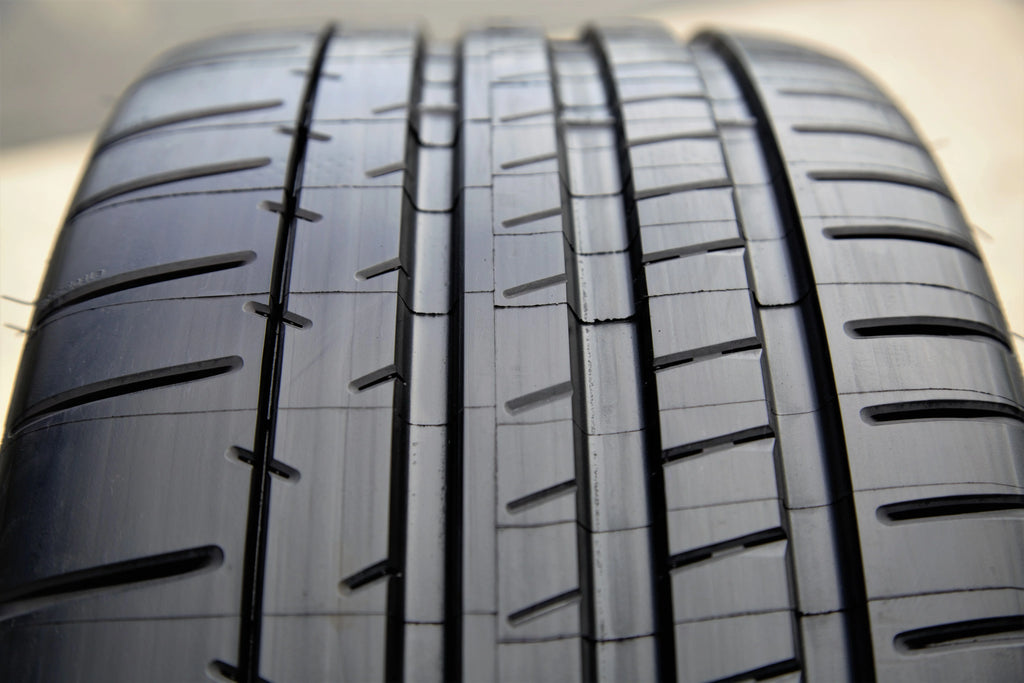 275/35ZR19 Passenger Tire B160001