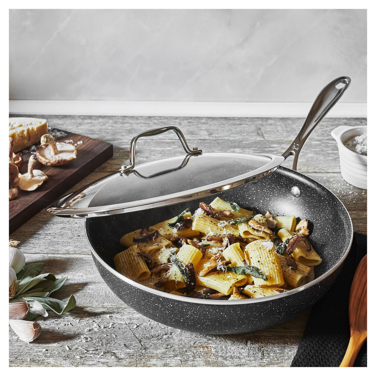 11 Aluminum Non-Stick Pan with Lid Z63723