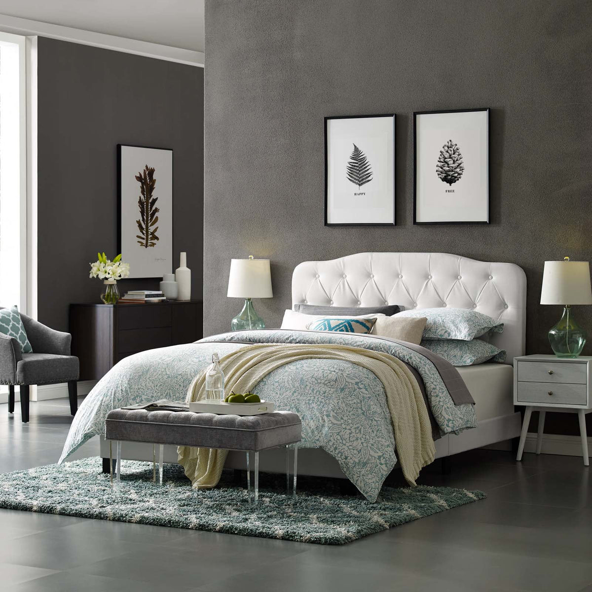 Queen Faux Leather Bed I7761