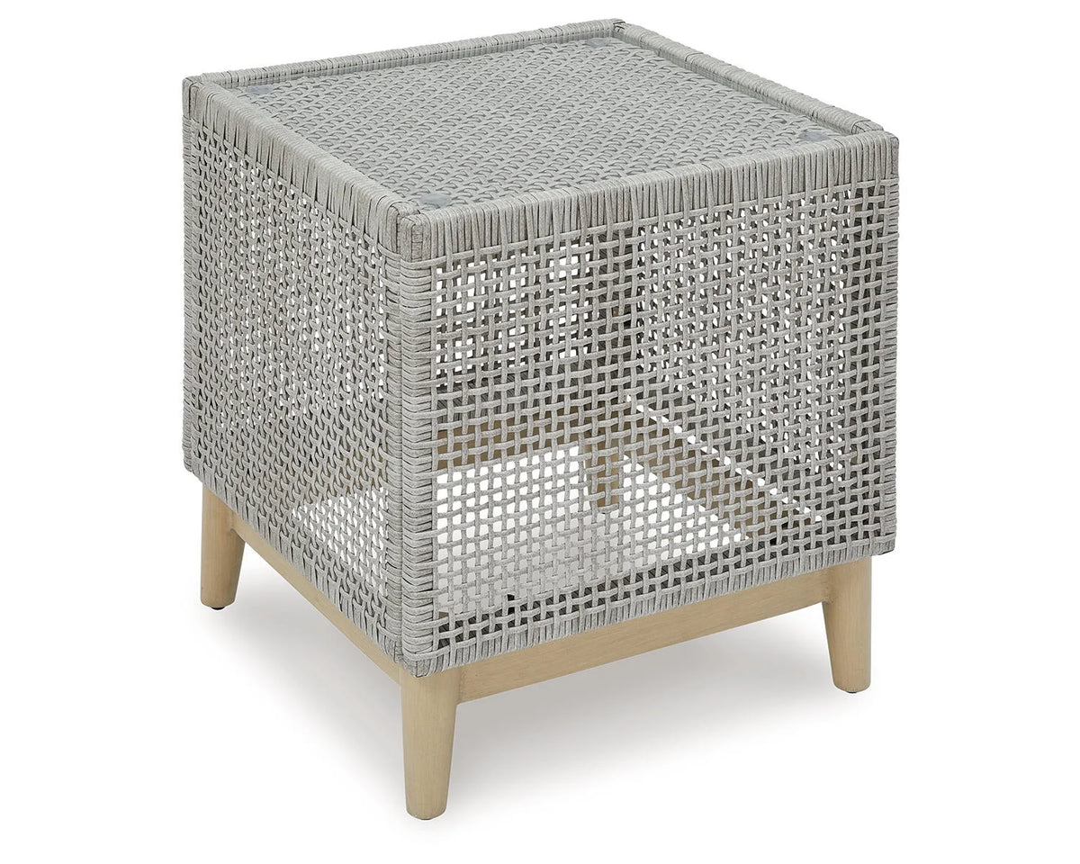 Gray Light Brown Resin Wicker End Table with Tempered Glass Tabletop O777