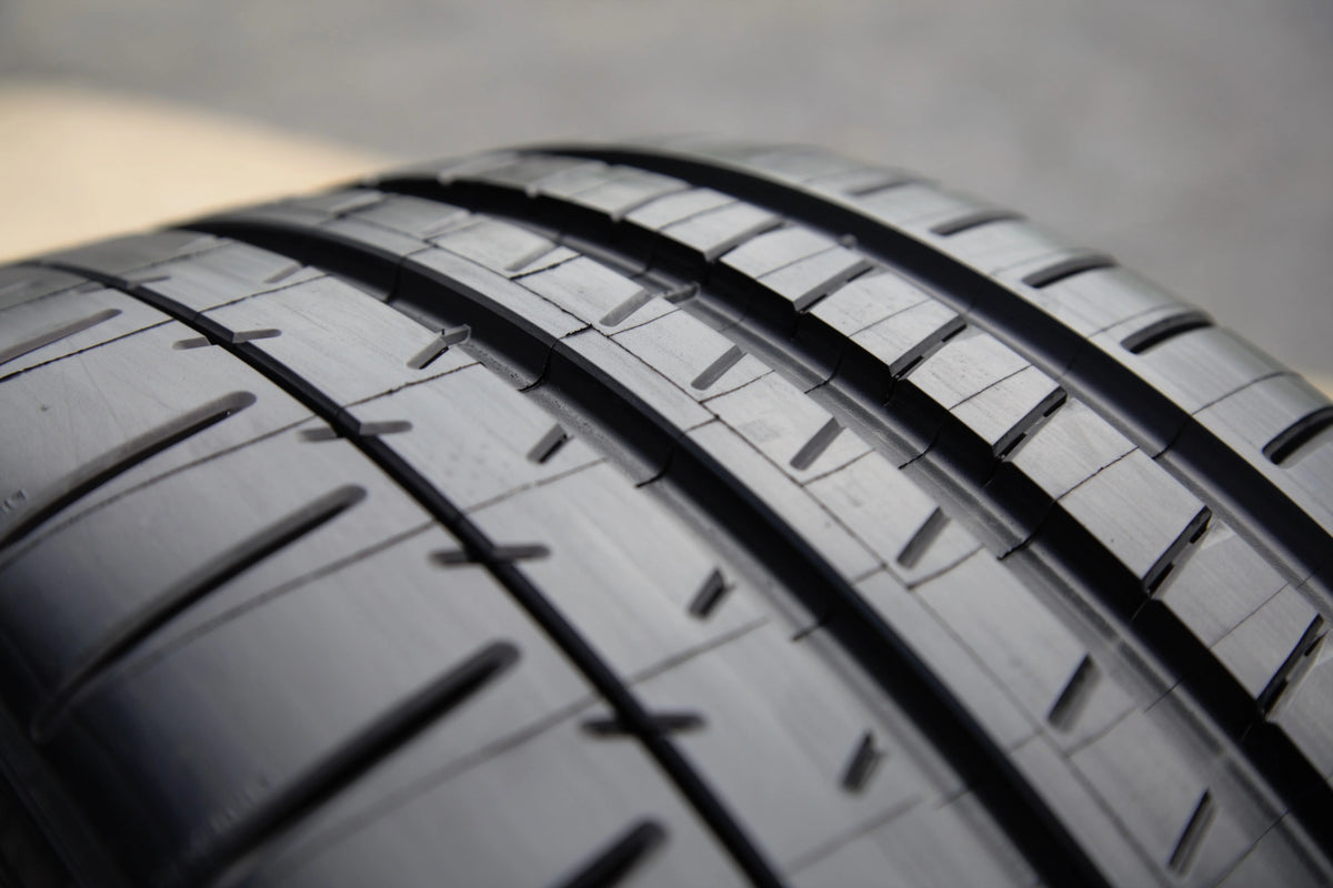 275/35ZR19 Passenger Tire B160001