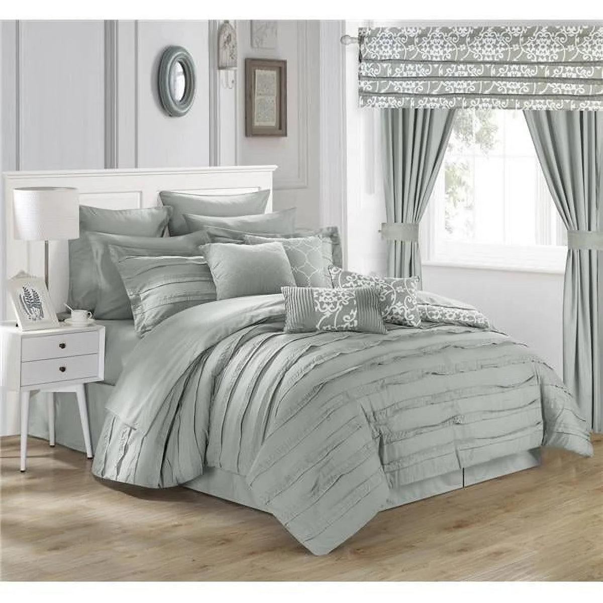 Queen 24 Piece Reversible Printed Comforter Set N42480