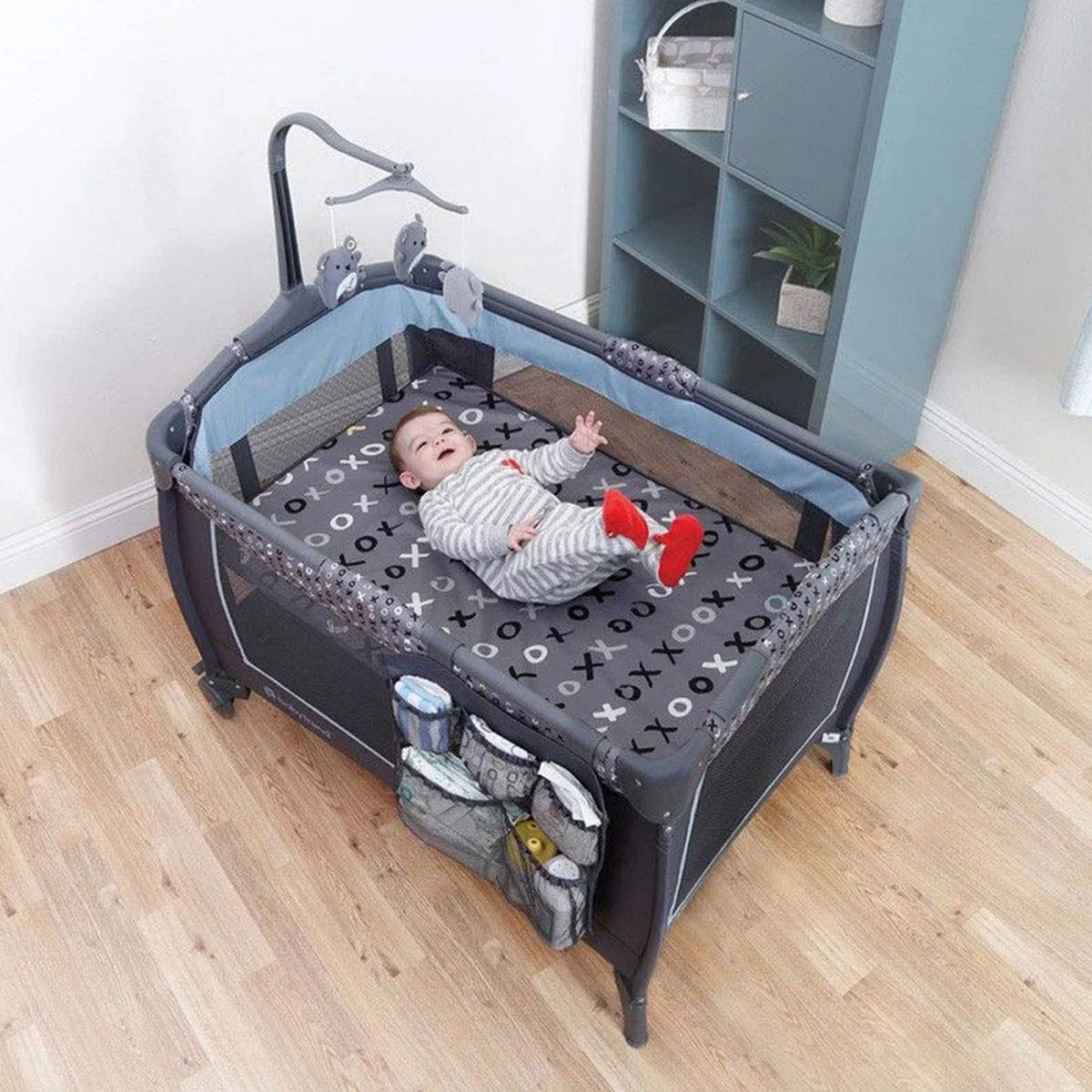 Portable Infant Nursery Center Bassinet M63657