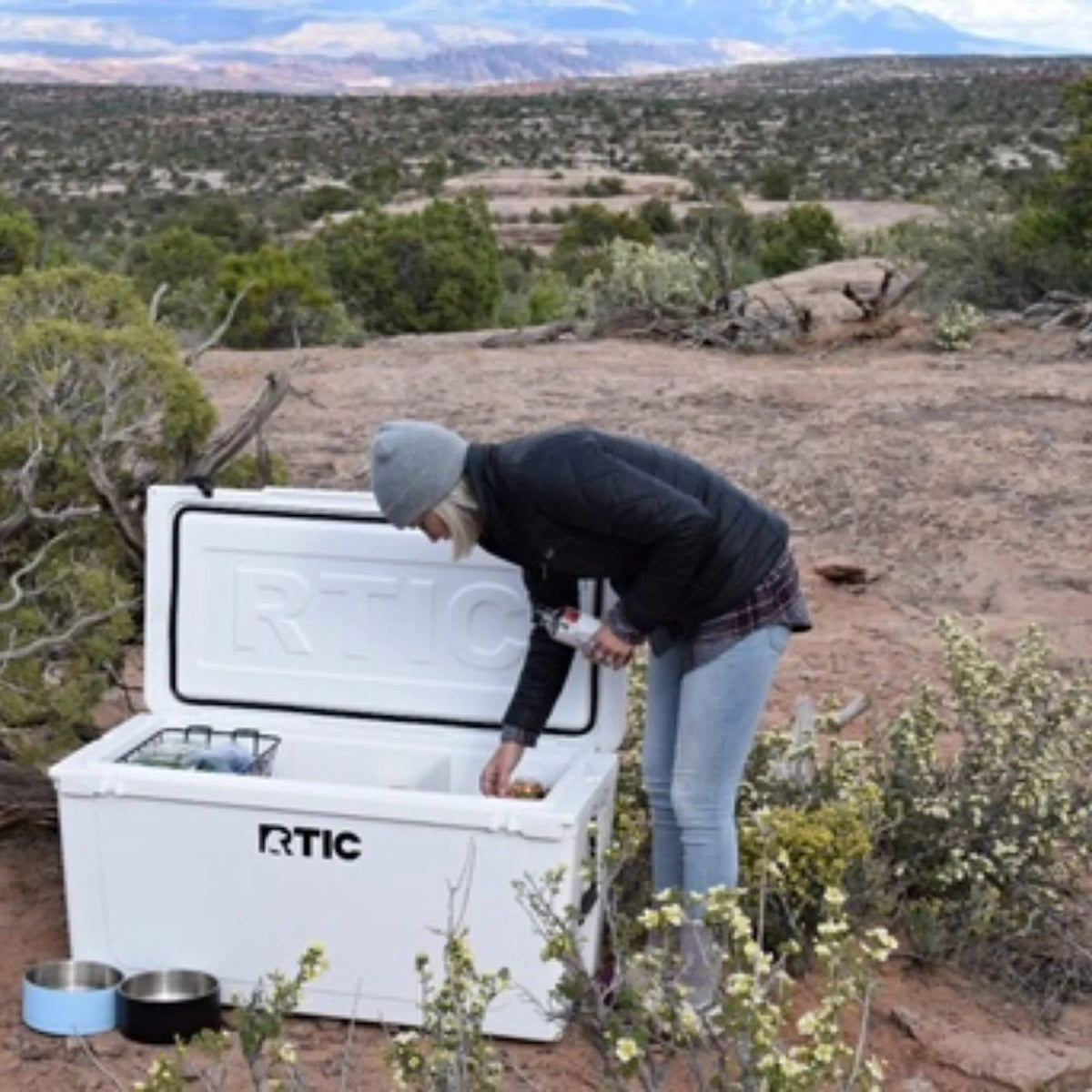 145 qt Insulated Portable Cooler White R4191