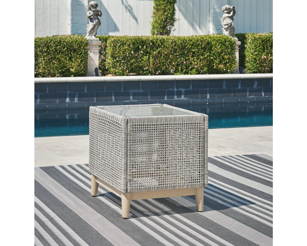Gray Light Brown Resin Wicker End Table with Tempered Glass Tabletop O777