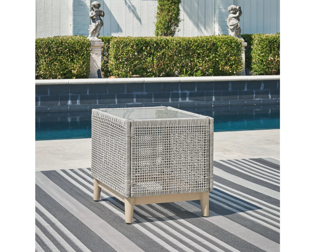Gray Light Brown Resin Wicker End Table with Tempered Glass Tabletop O777